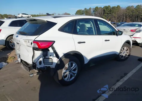 2022 Ford Escape S z USA, uszkodzony, nr VIN 1FMCU0F6XNUB53803